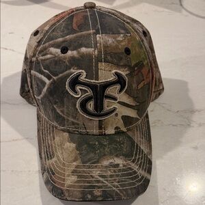 H3 Camo Baseball Cap with Embroidered 'T' Logo